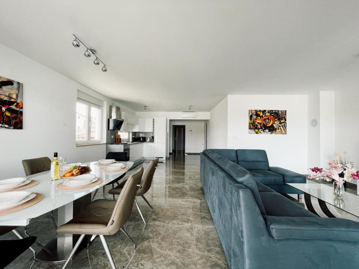 Seascape Deluxe Residence 프예스차나 우발라 외부 사진
