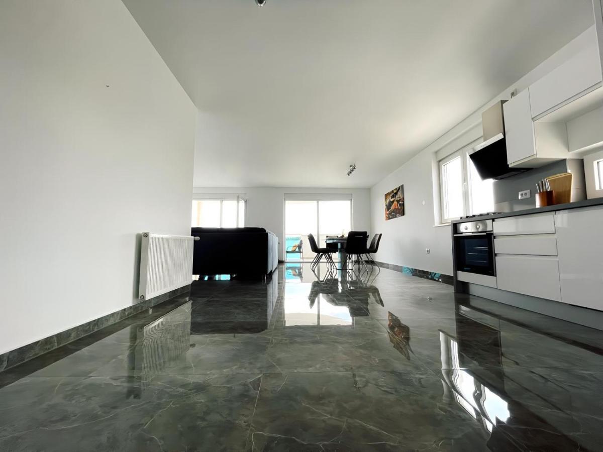 Seascape Deluxe Residence 프예스차나 우발라 외부 사진